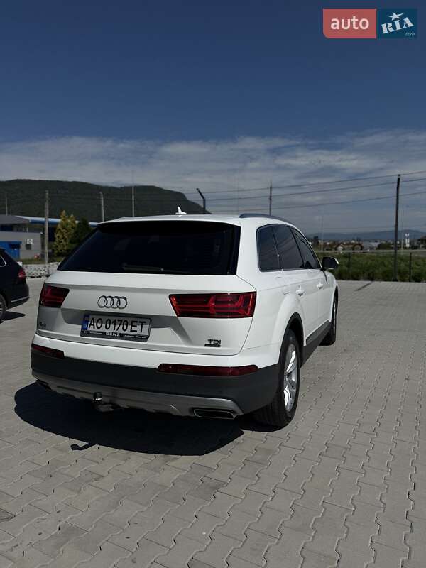 Внедорожник / Кроссовер Audi Q7 2016 в Хусте
