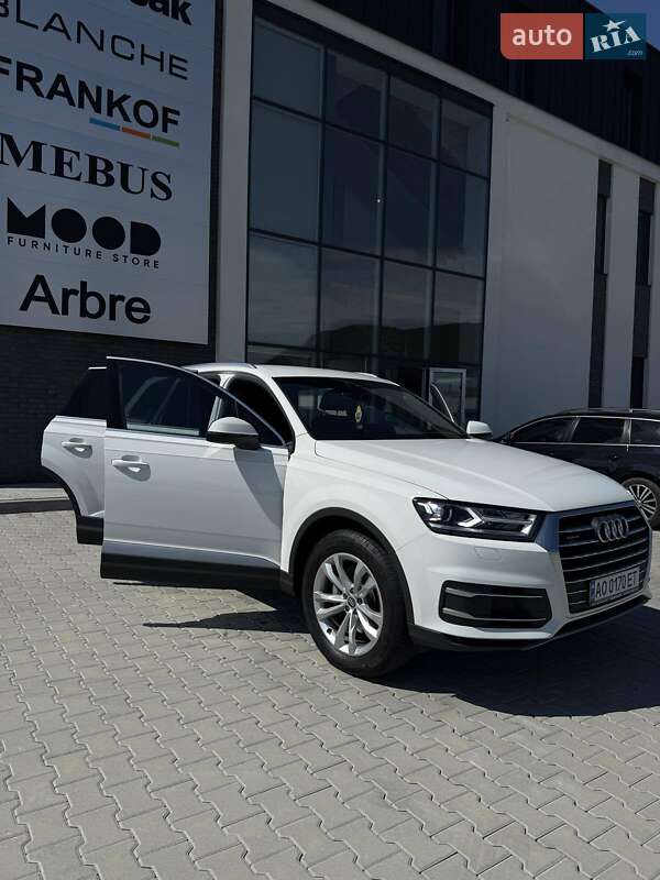 Внедорожник / Кроссовер Audi Q7 2016 в Хусте