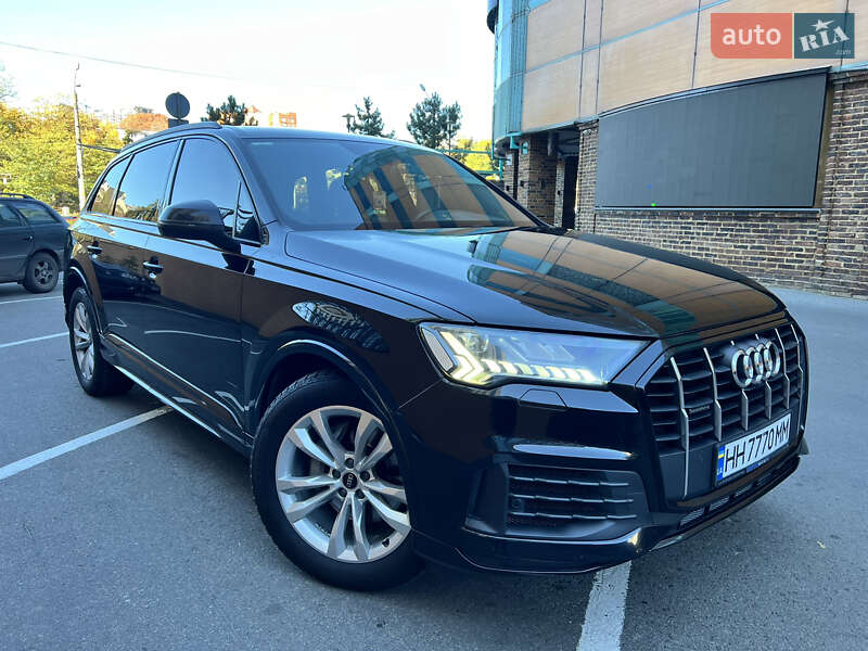 Позашляховик / Кросовер Audi Q7 2020 в Благовіщенську