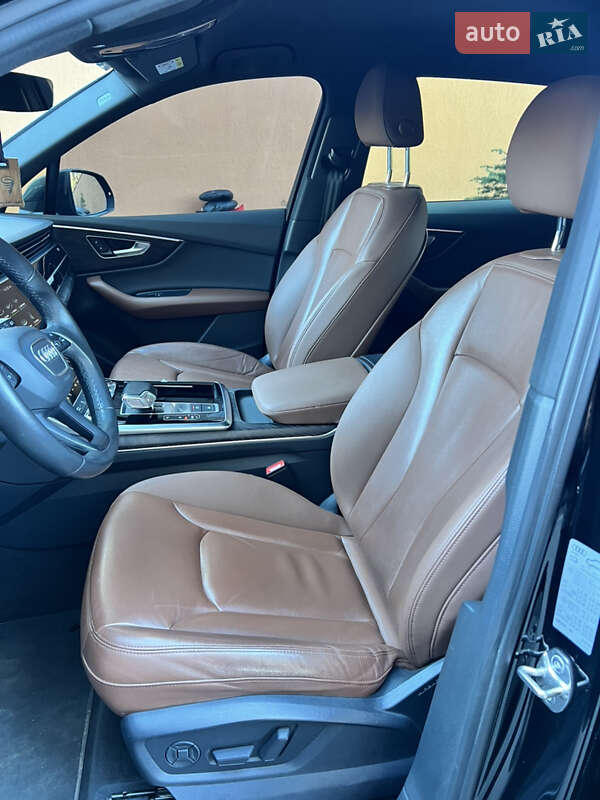 Позашляховик / Кросовер Audi Q7 2020 в Благовіщенську