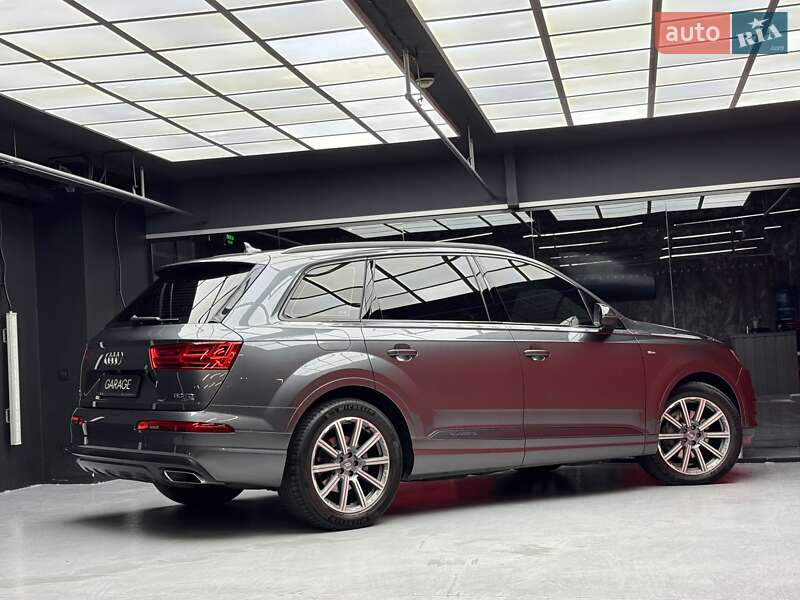 Позашляховик / Кросовер Audi Q7 2019 в Києві