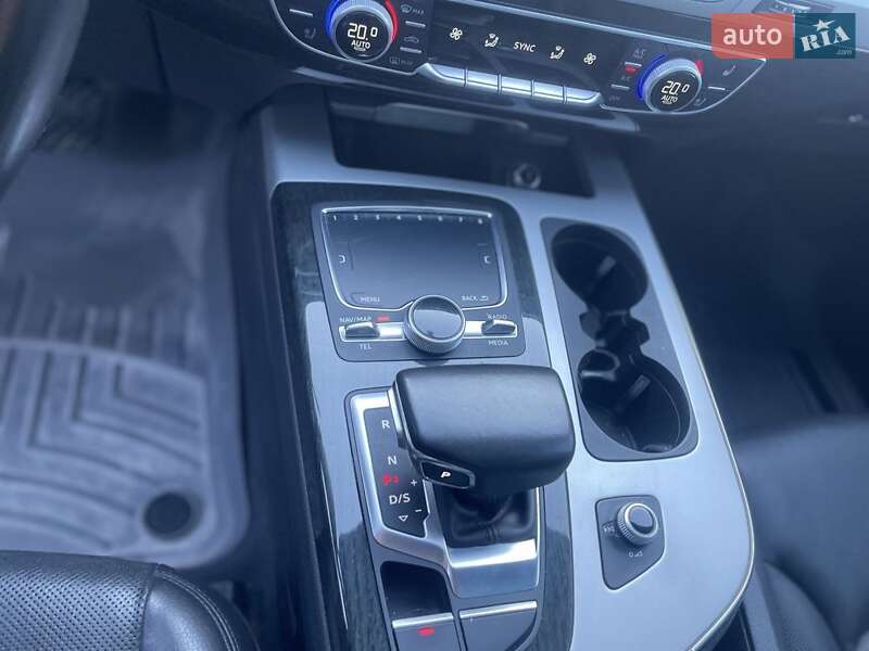 Позашляховик / Кросовер Audi Q7 2017 в Києві