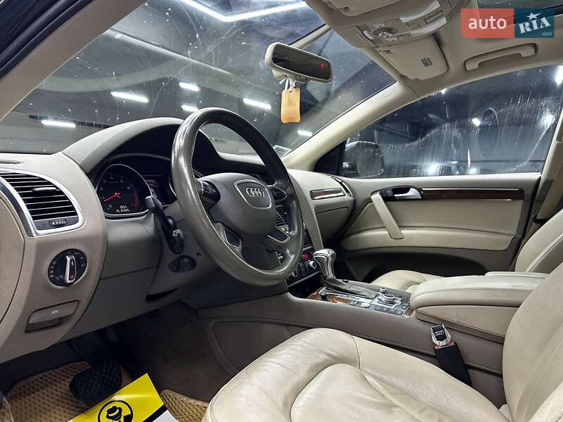 Позашляховик / Кросовер Audi Q7 2013 в Чернівцях