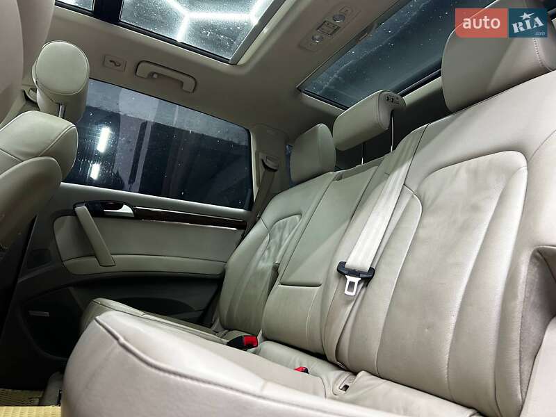 Позашляховик / Кросовер Audi Q7 2013 в Чернівцях