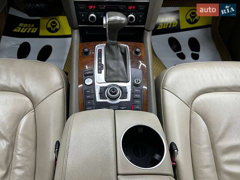 Позашляховик / Кросовер Audi Q7 2013 в Чернівцях