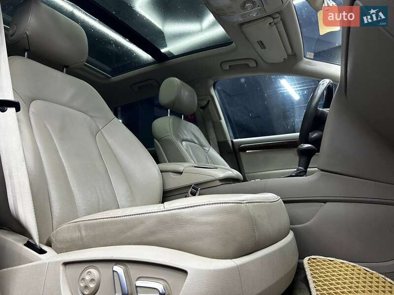 Позашляховик / Кросовер Audi Q7 2013 в Чернівцях