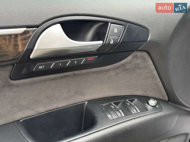 Позашляховик / Кросовер Audi Q7 2015 в Львові