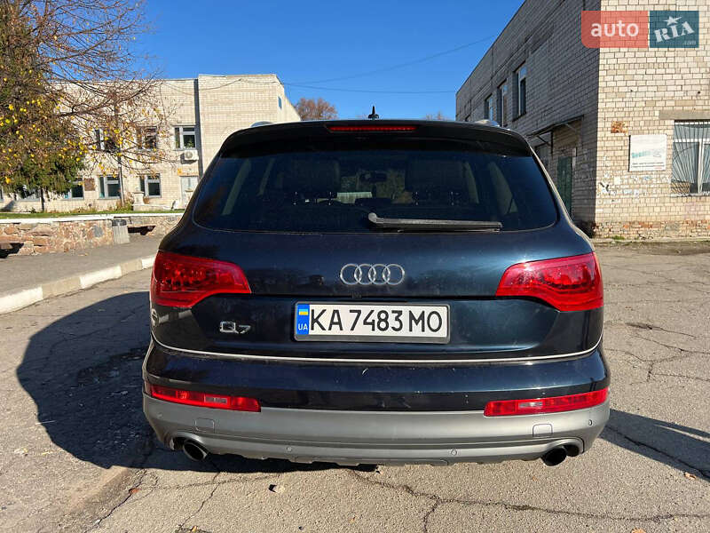 Внедорожник / Кроссовер Audi Q7 2010 в Обухове