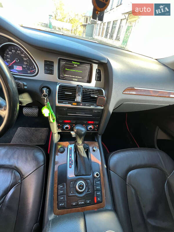 Внедорожник / Кроссовер Audi Q7 2010 в Обухове