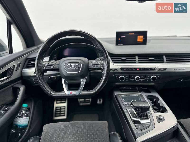 Внедорожник / Кроссовер Audi Q7 2017 в Ровно