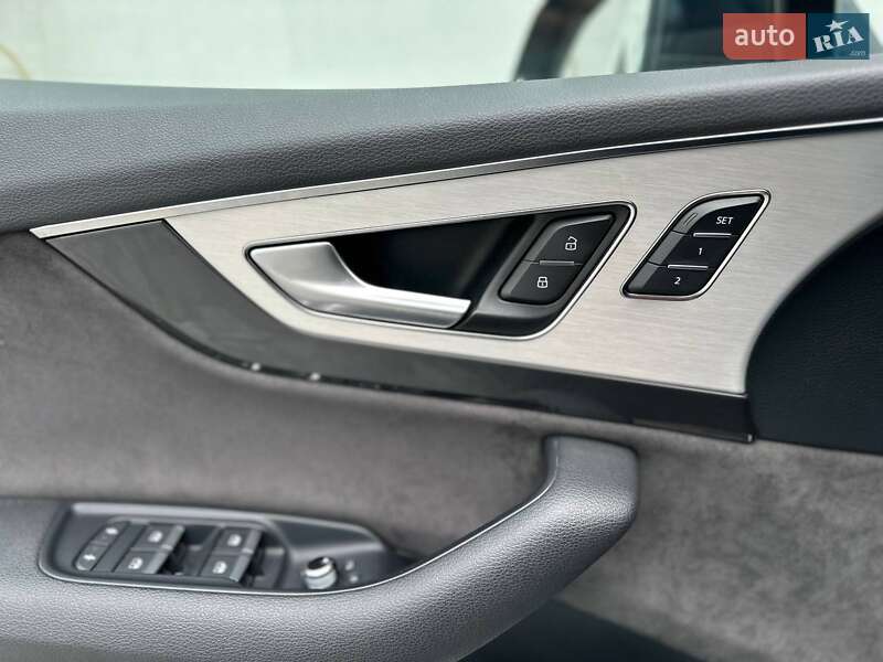 Внедорожник / Кроссовер Audi Q7 2017 в Ровно