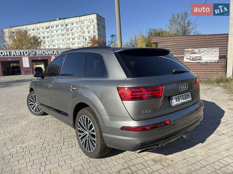 Позашляховик / Кросовер Audi Q7 2015 в Запоріжжі