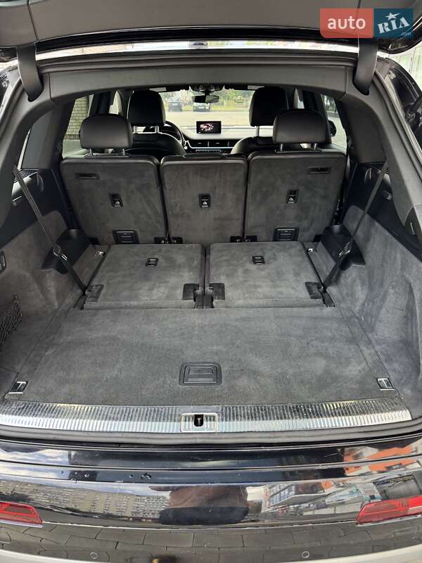 Внедорожник / Кроссовер Audi Q7 2017 в Сарнах