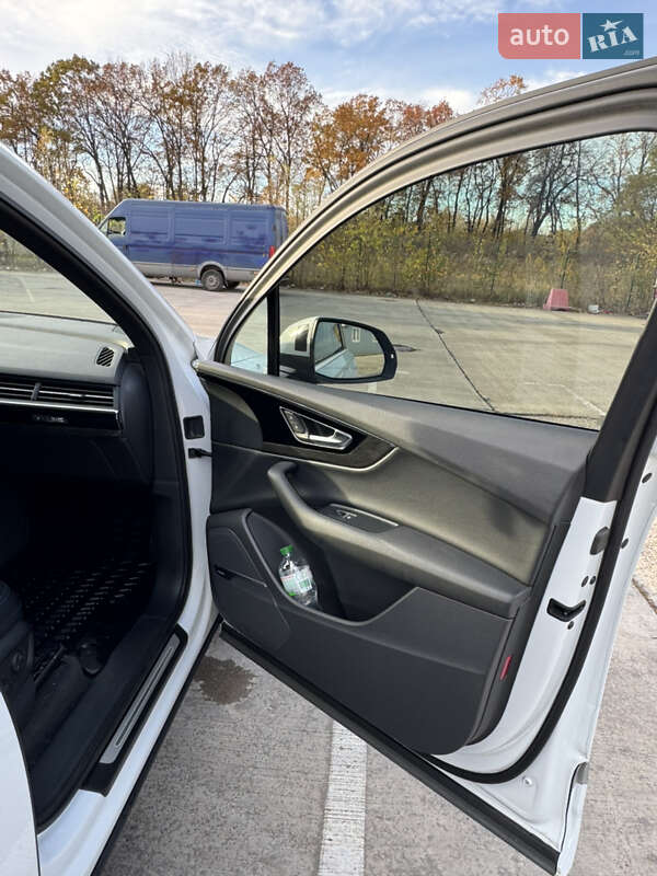 Позашляховик / Кросовер Audi Q7 2018 в Києві фото 16 Позашляховик / Кросовер Audi Q7 2018 в Києві