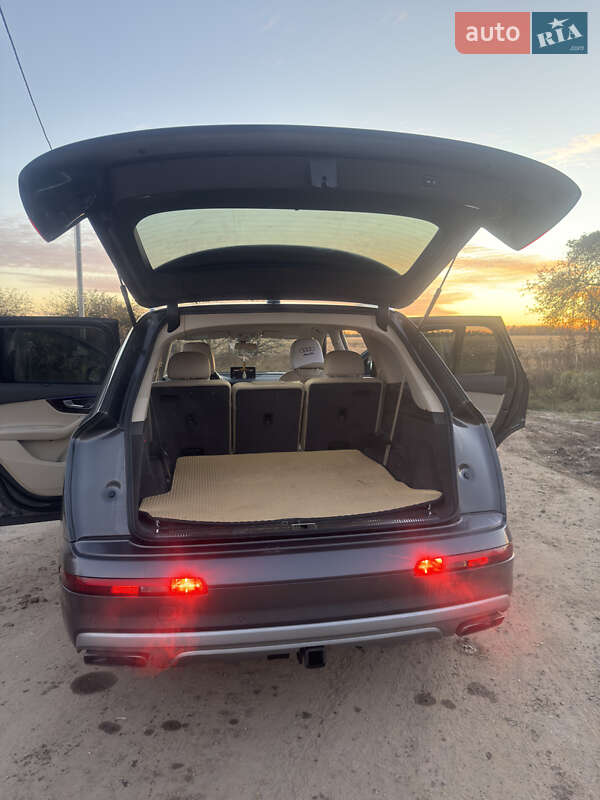 Позашляховик / Кросовер Audi Q7 2018 в Києві фото 14 Позашляховик / Кросовер Audi Q7 2018 в Києві