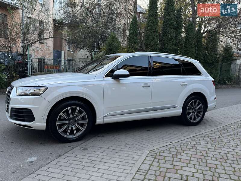 Внедорожник / Кроссовер Audi Q7 2017 в Черновцах