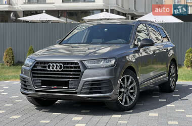 Позашляховик / Кросовер Audi Q7 2017 в Ужгороді