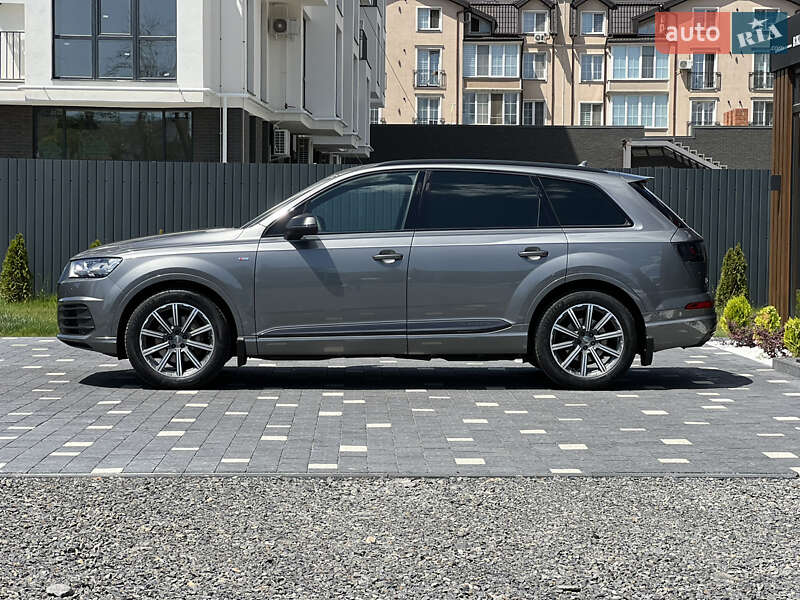 Позашляховик / Кросовер Audi Q7 2017 в Ужгороді