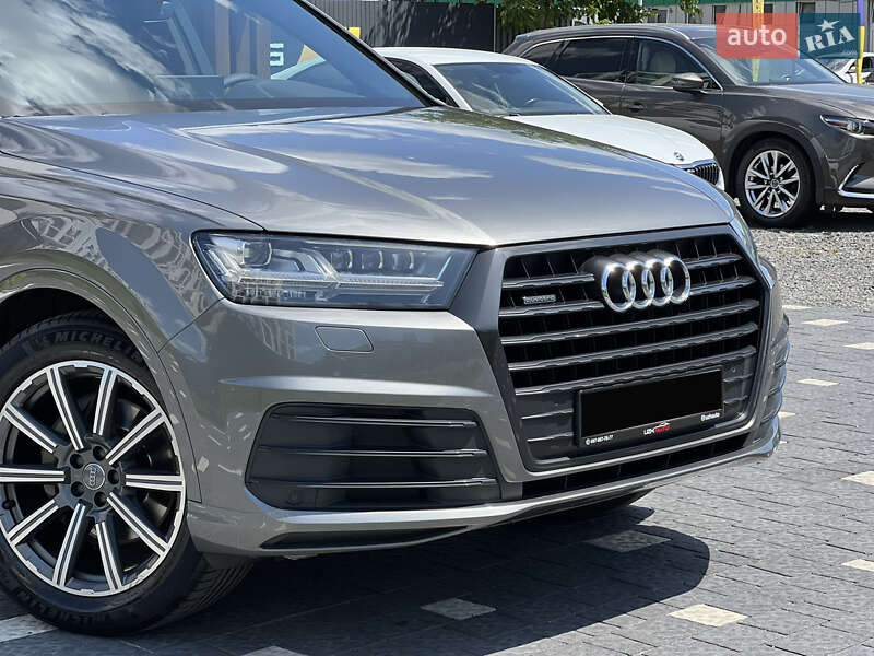 Позашляховик / Кросовер Audi Q7 2017 в Ужгороді