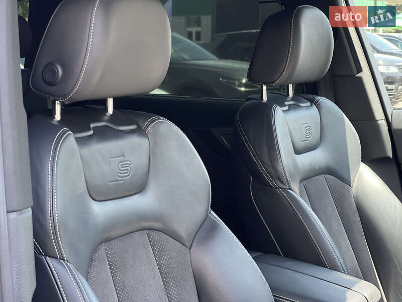 Позашляховик / Кросовер Audi Q7 2017 в Ужгороді