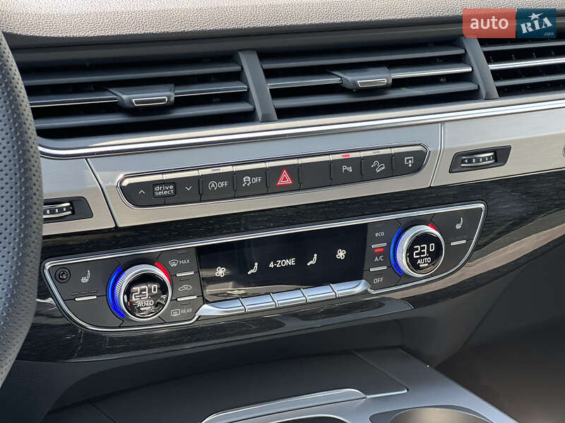 Позашляховик / Кросовер Audi Q7 2017 в Ужгороді