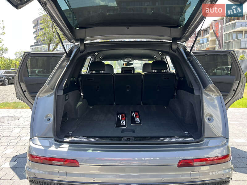 Позашляховик / Кросовер Audi Q7 2017 в Ужгороді