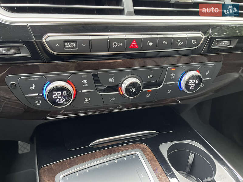 Внедорожник / Кроссовер Audi Q7 2015 в Киеве