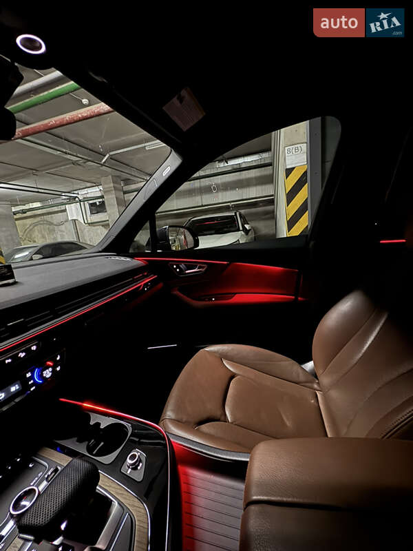 Позашляховик / Кросовер Audi Q7 2016 в Києві фото 40 Позашляховик / Кросовер Audi Q7 2016 в Києві