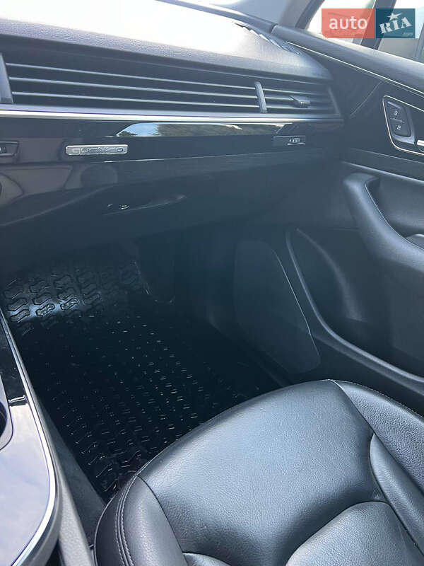 Позашляховик / Кросовер Audi Q7 2016 в Львові