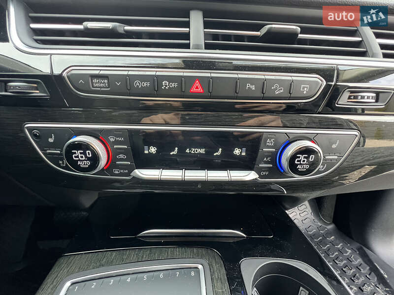 Внедорожник / Кроссовер Audi Q7 2017 в Рахове