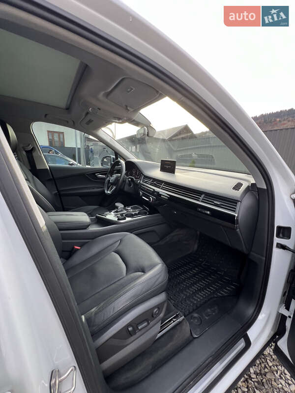 Внедорожник / Кроссовер Audi Q7 2017 в Рахове
