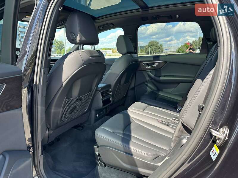 Позашляховик / Кросовер Audi Q7 2019 в Києві