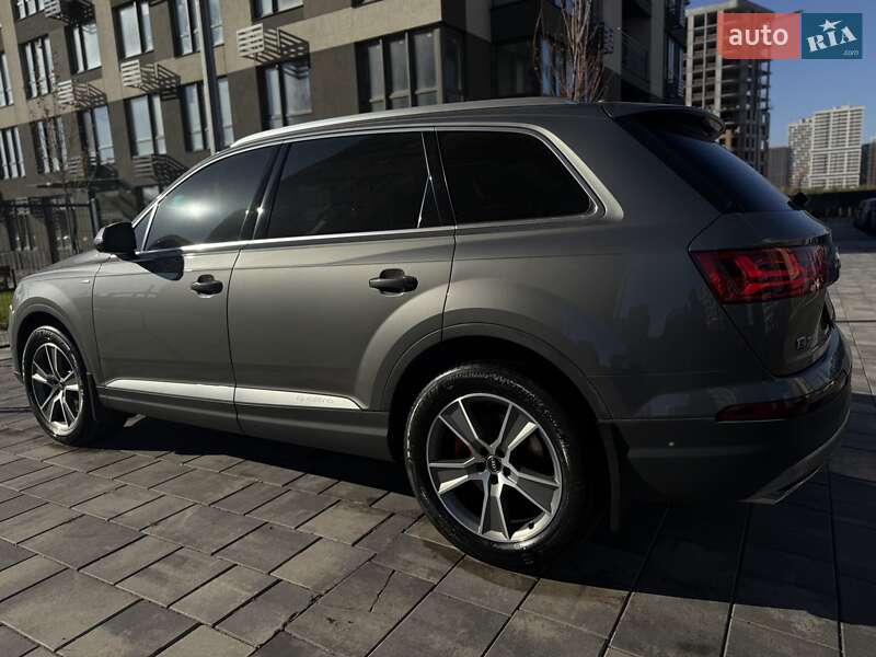 Внедорожник / Кроссовер Audi Q7 2016 в Киеве
