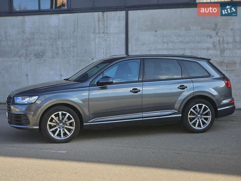 Внедорожник / Кроссовер Audi Q7 2019 в Киеве