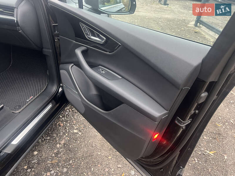 Внедорожник / Кроссовер Audi Q7 2016 в Киеве