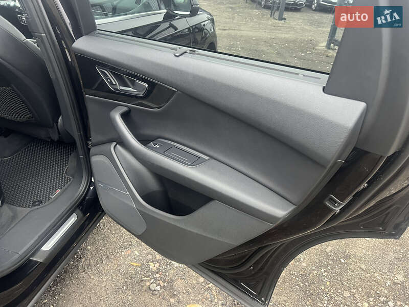 Внедорожник / Кроссовер Audi Q7 2016 в Киеве