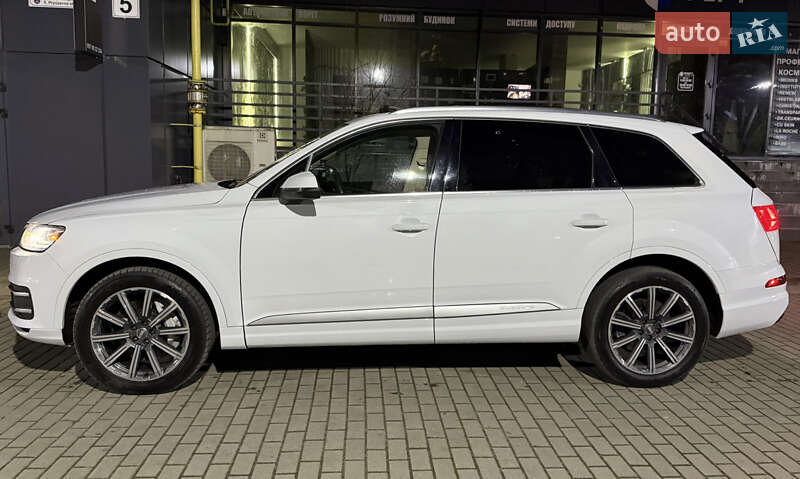 Внедорожник / Кроссовер Audi Q7 2017 в Новояворовске