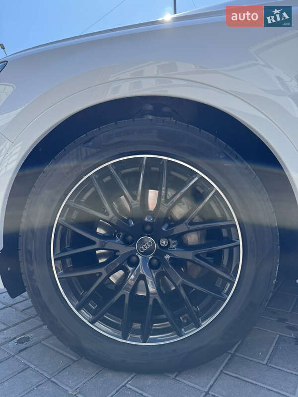 Внедорожник / Кроссовер Audi Q7 2017 в Черкассах