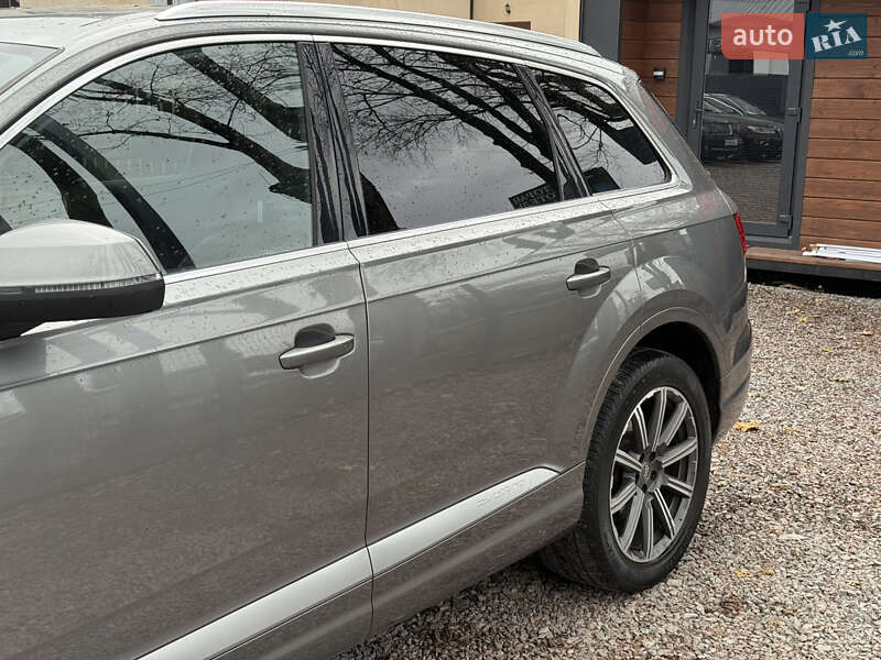 Позашляховик / Кросовер Audi Q7 2016 в Стрию