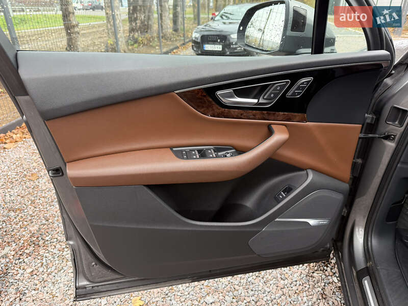 Позашляховик / Кросовер Audi Q7 2016 в Стрию