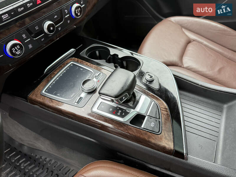 Позашляховик / Кросовер Audi Q7 2016 в Стрию