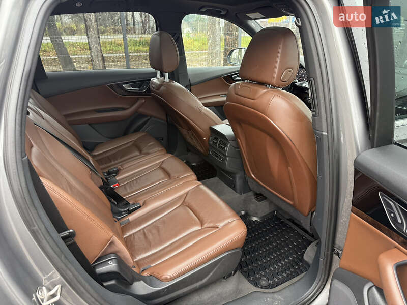 Позашляховик / Кросовер Audi Q7 2016 в Стрию