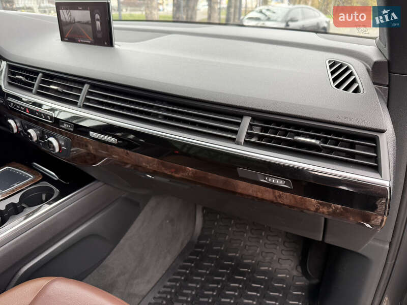 Позашляховик / Кросовер Audi Q7 2016 в Стрию