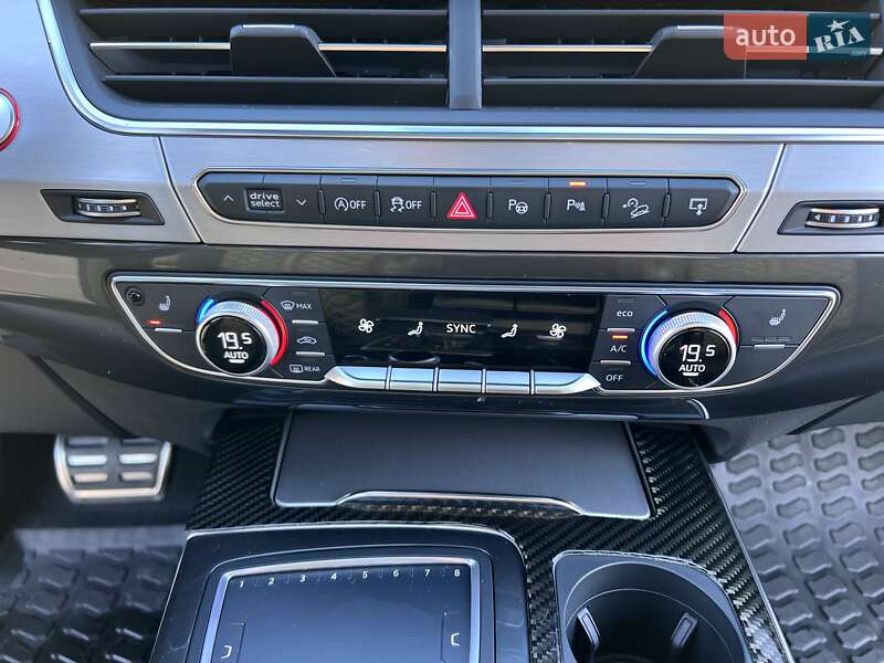 Позашляховик / Кросовер Audi Q7 2017 в Києві