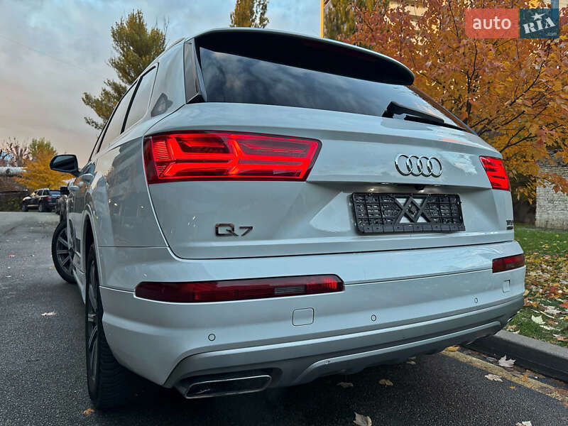 Внедорожник / Кроссовер Audi Q7 2016 в Киеве