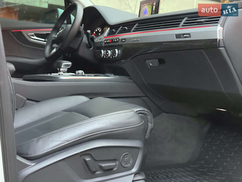 Внедорожник / Кроссовер Audi Q7 2016 в Киеве