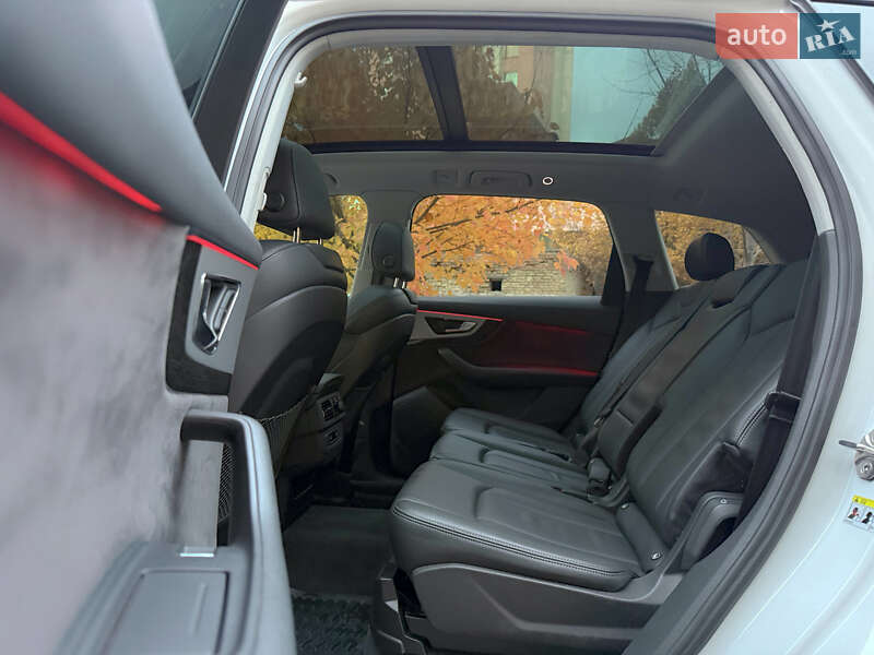 Внедорожник / Кроссовер Audi Q7 2016 в Киеве