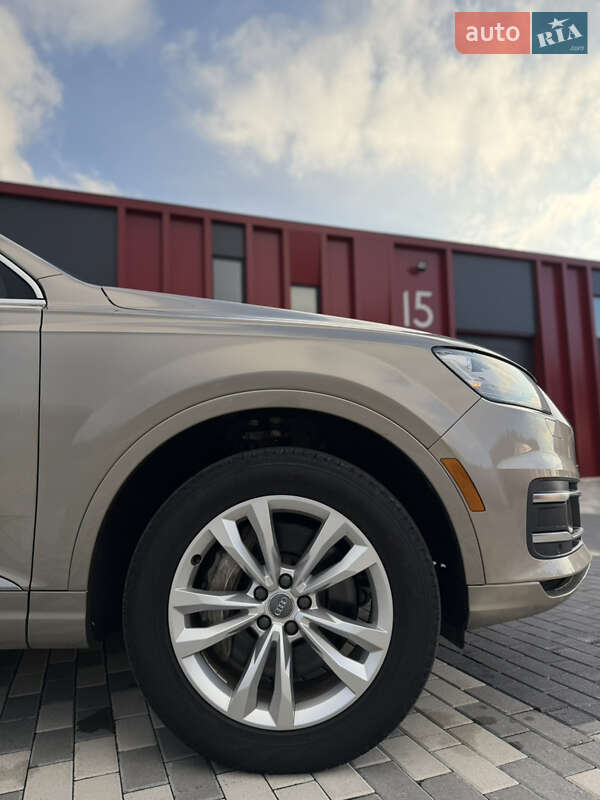 Позашляховик / Кросовер Audi Q7 2017 в Львові
