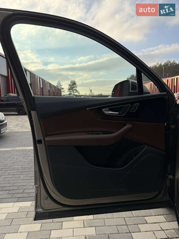 Позашляховик / Кросовер Audi Q7 2017 в Львові