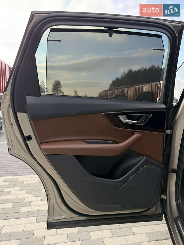 Позашляховик / Кросовер Audi Q7 2017 в Львові